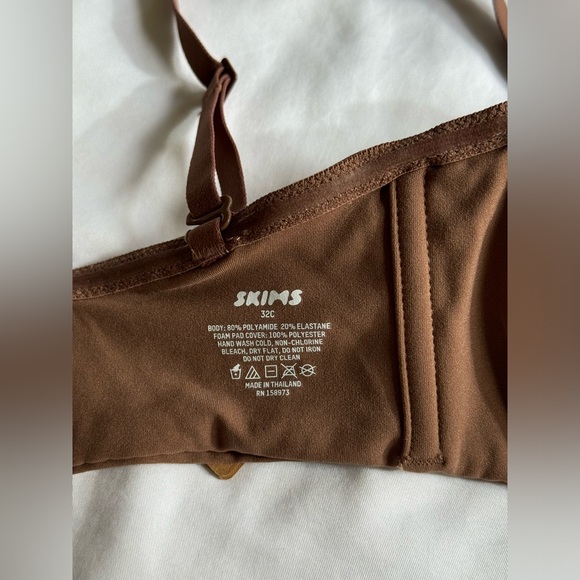 SKIMS Fits Everybody Strapless Bra, Color: Jasper, Size: 32C - Picture 6 of 7